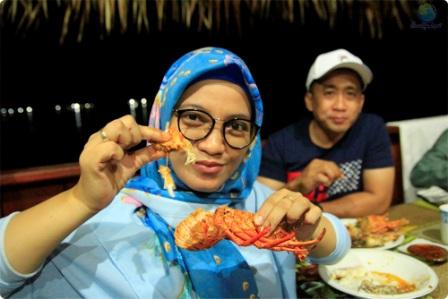 tour raja ampat halal trip food